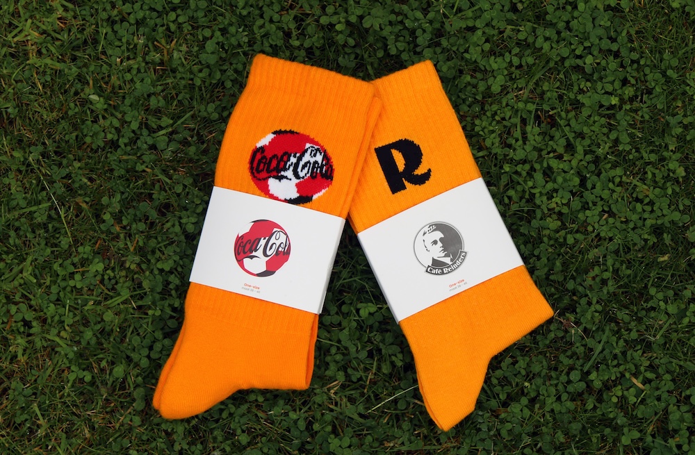 2 paar bedrukte oranje sokken